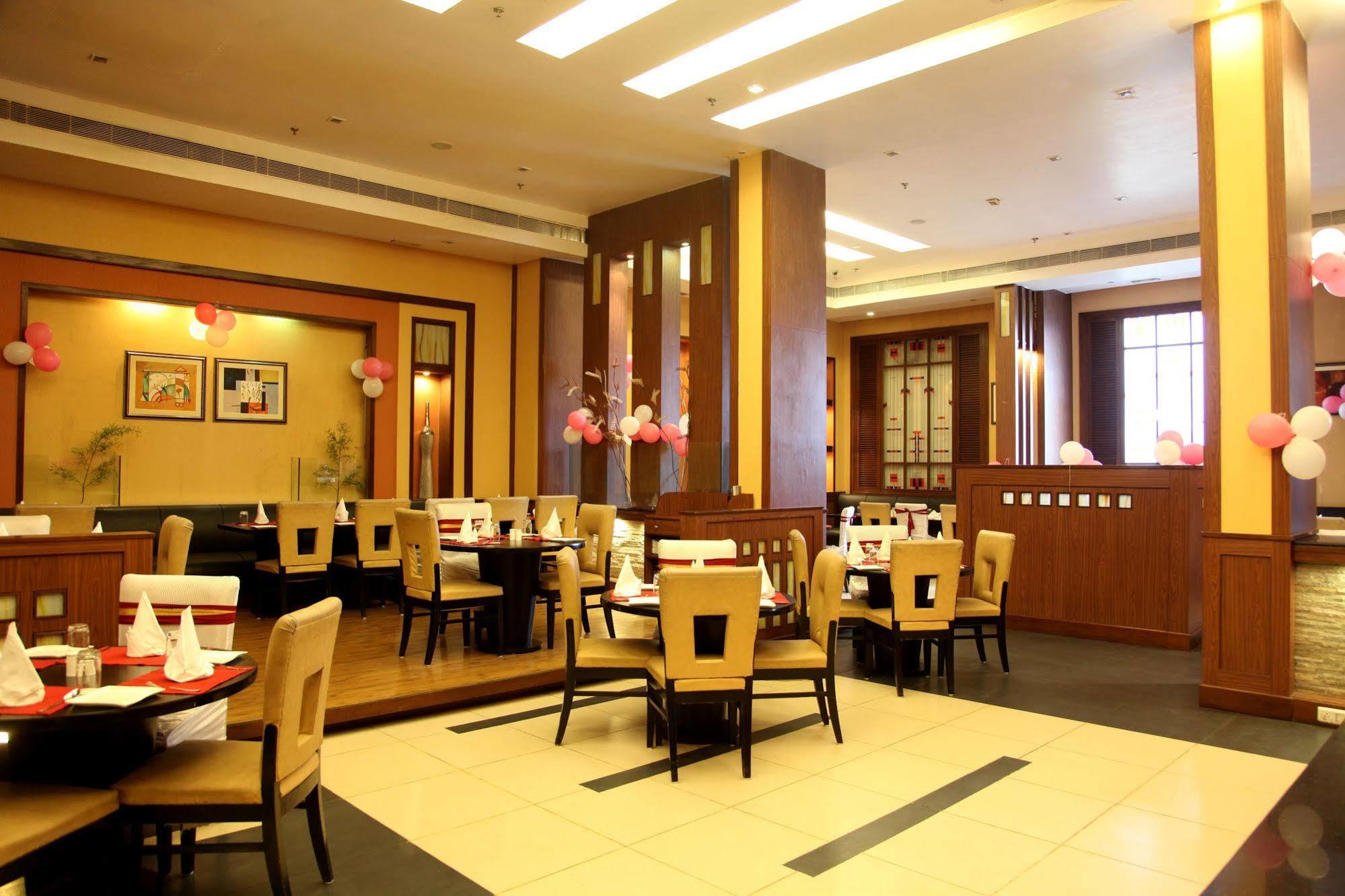 帕尔高地酒店 布巴内什瓦尔 餐厅 照片